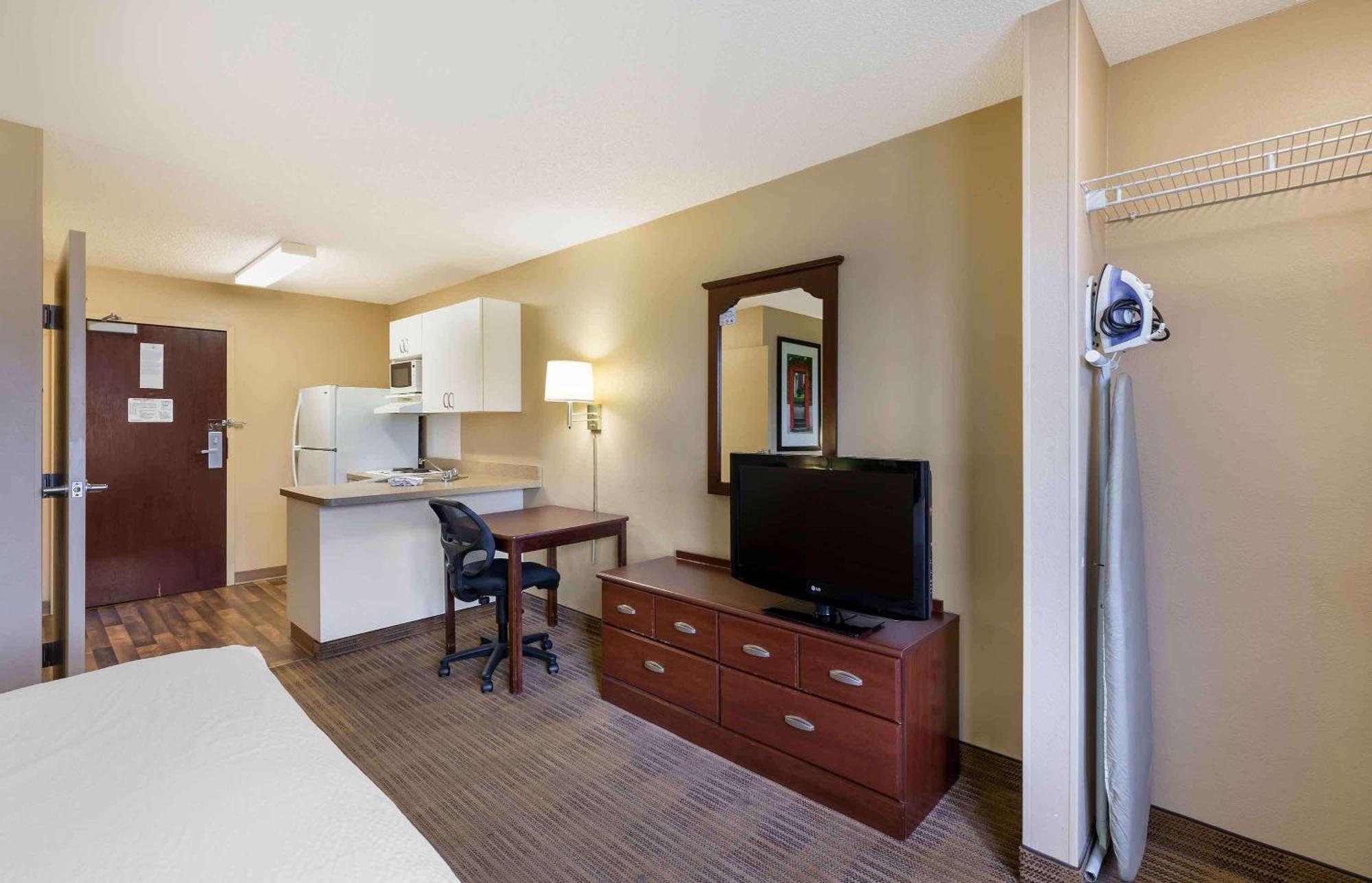 Extended Stay America Suites - Cleveland - Brooklyn Bagian luar foto